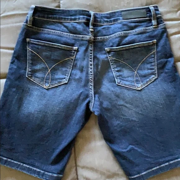 Calvin Klein Jean shorts size 28 waist - Picture 2 of 8